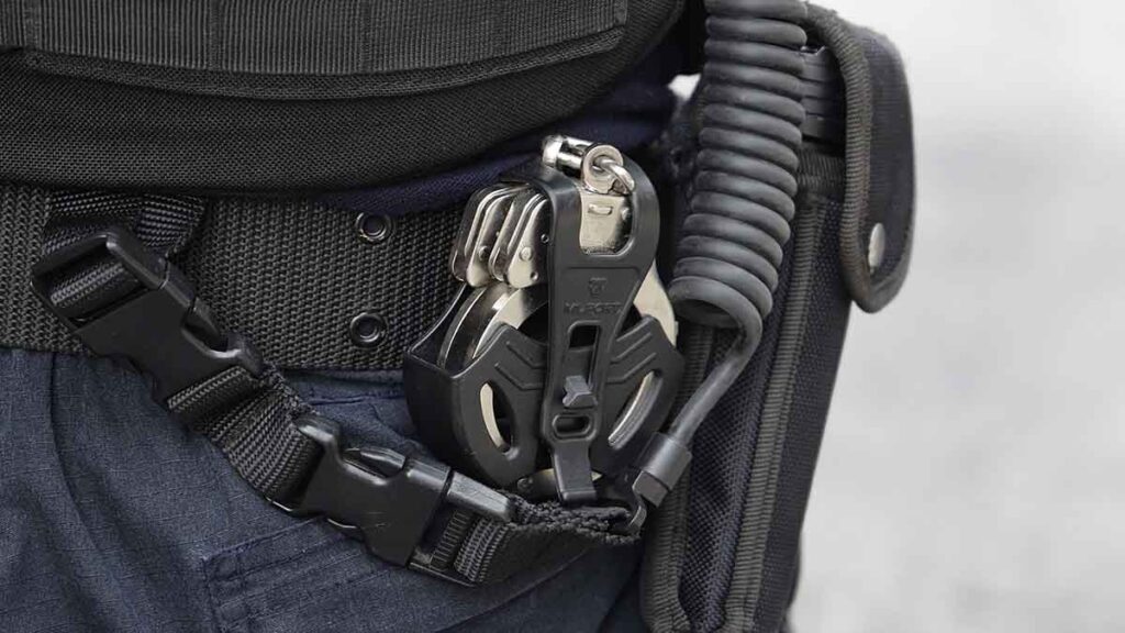 Cuatro policías detenidos por robo y extorsión aprobaron exámenes de confianza: SSC