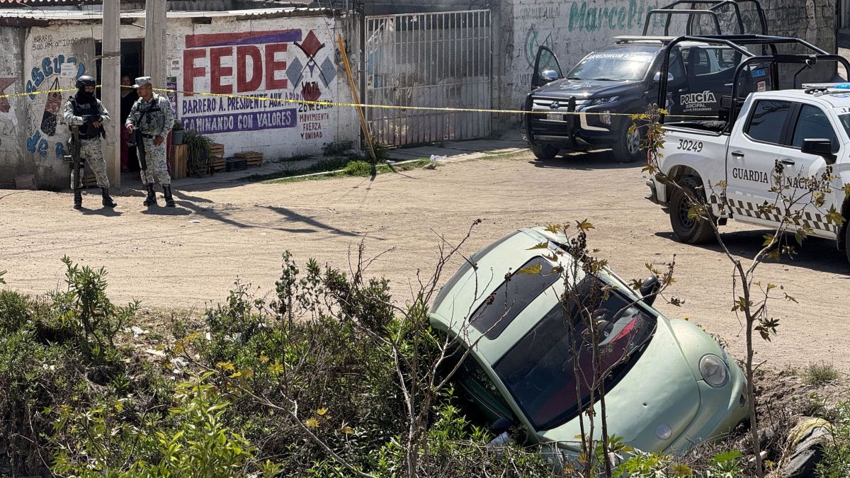 La Guardia Nacional y la policía municipal de Puebla resguardan el vehículo abandonado