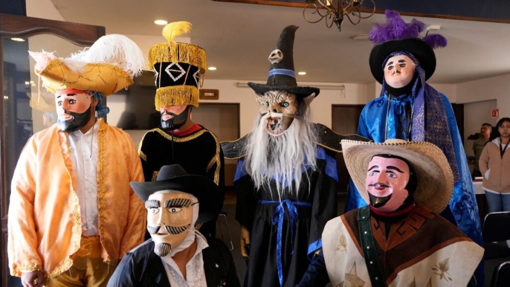 Personajes del carnaval en Tecali de Herrera