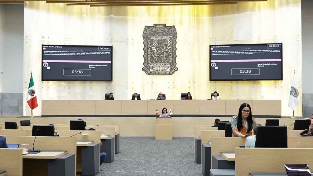 Congreso de Puebla crea figura de diputado migrante