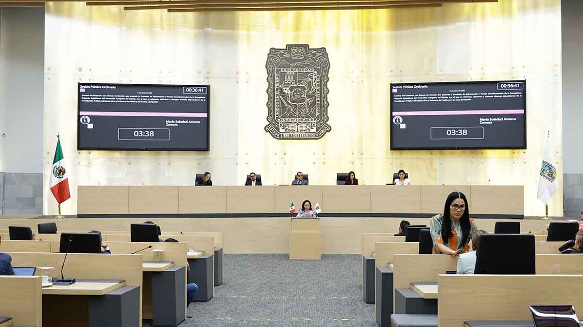 Congreso de Puebla crea figura de diputado migrante