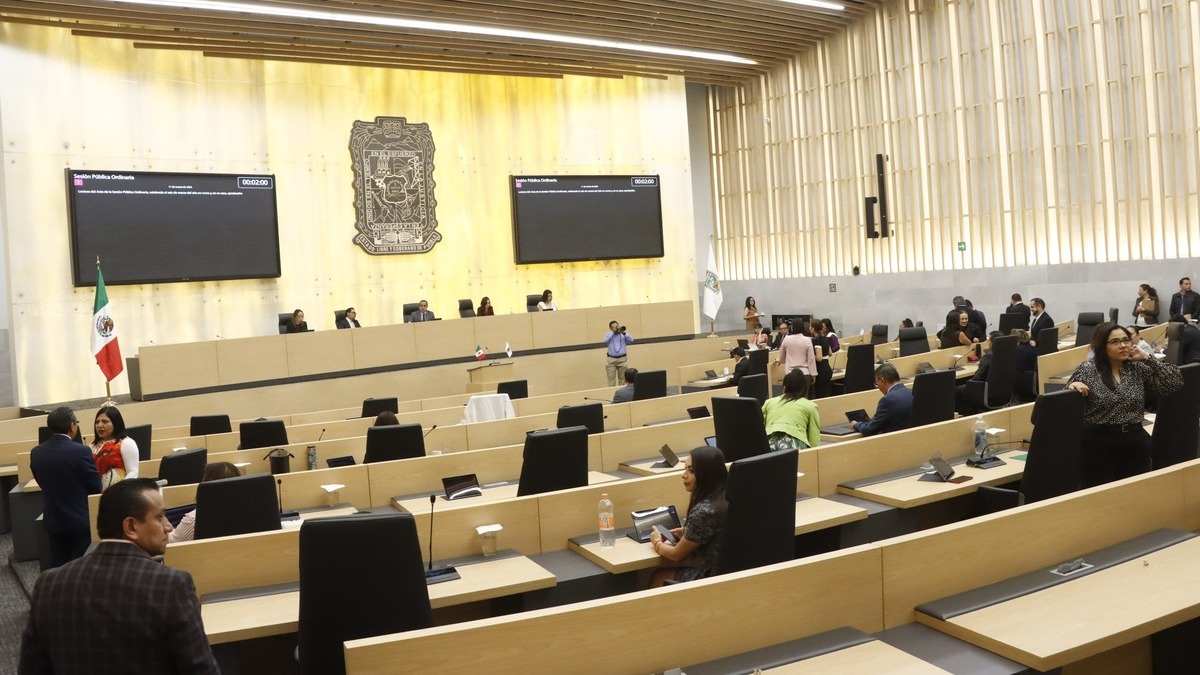 Congreso de Puebla avala figura de diputado migrante