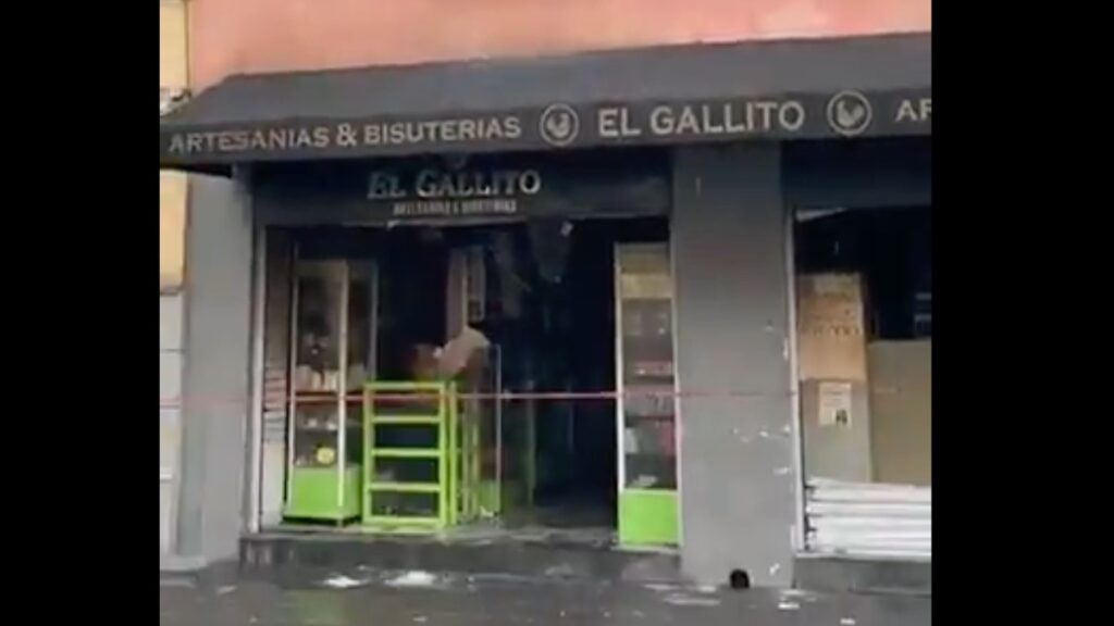Se incendió tienda de bisutería en Puebla