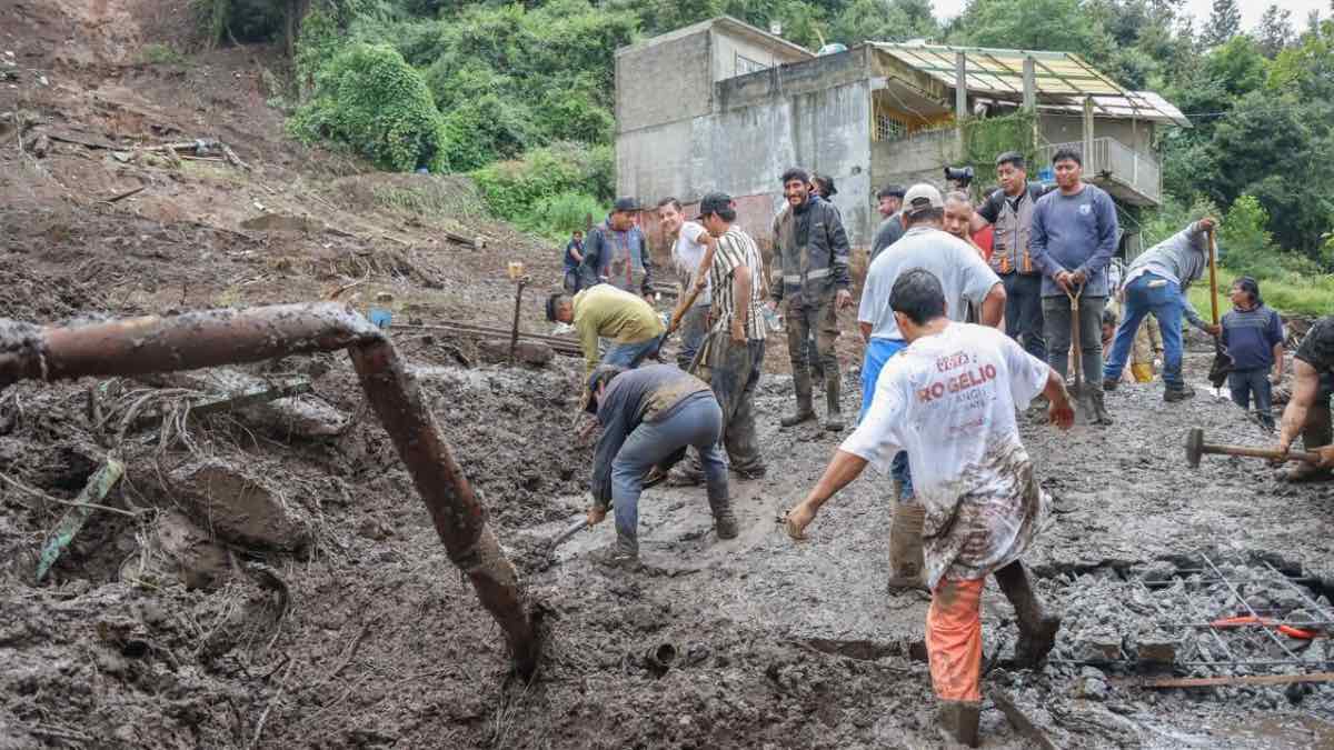 Huauchinango lleva un día sin electricidad; tampoco hay señal de celular