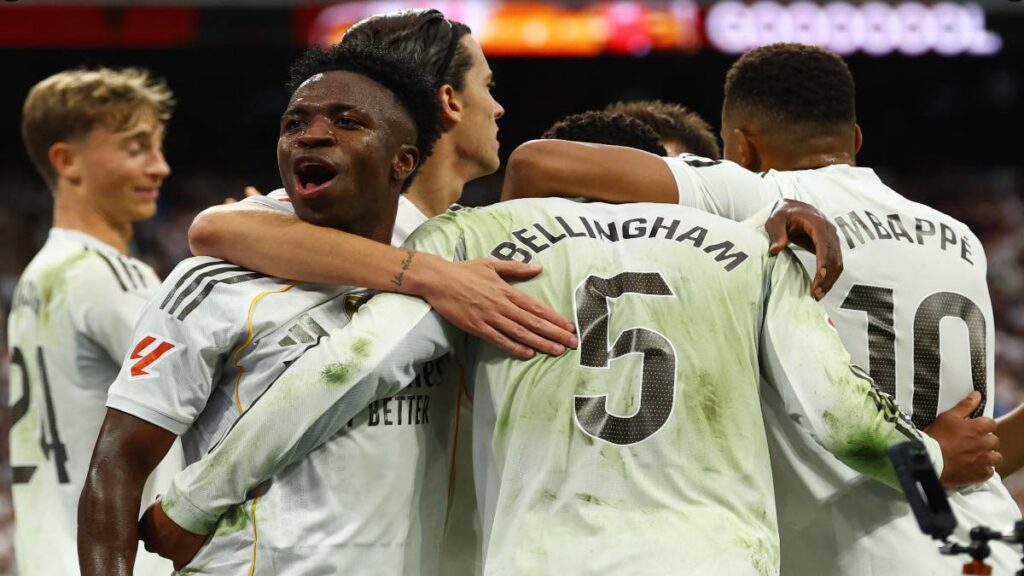Real Madrid derrotó 2-1 al Barcelona y es líder de la liga española