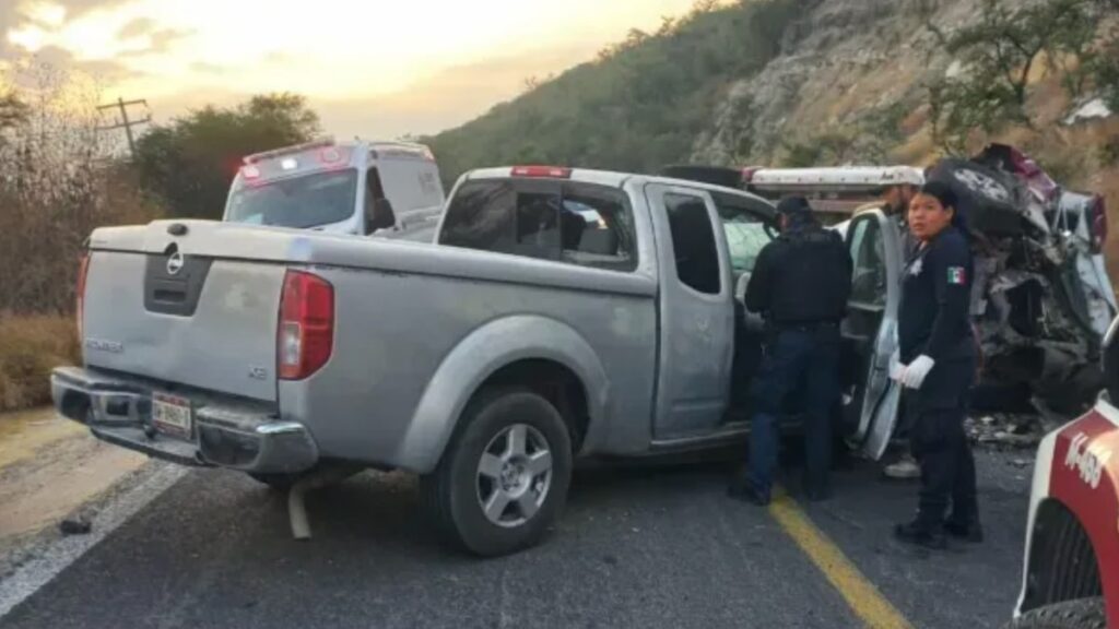 Choque de patrulla de Tulcingo del Valle y camioneta dejó un muerto y seis lesionados