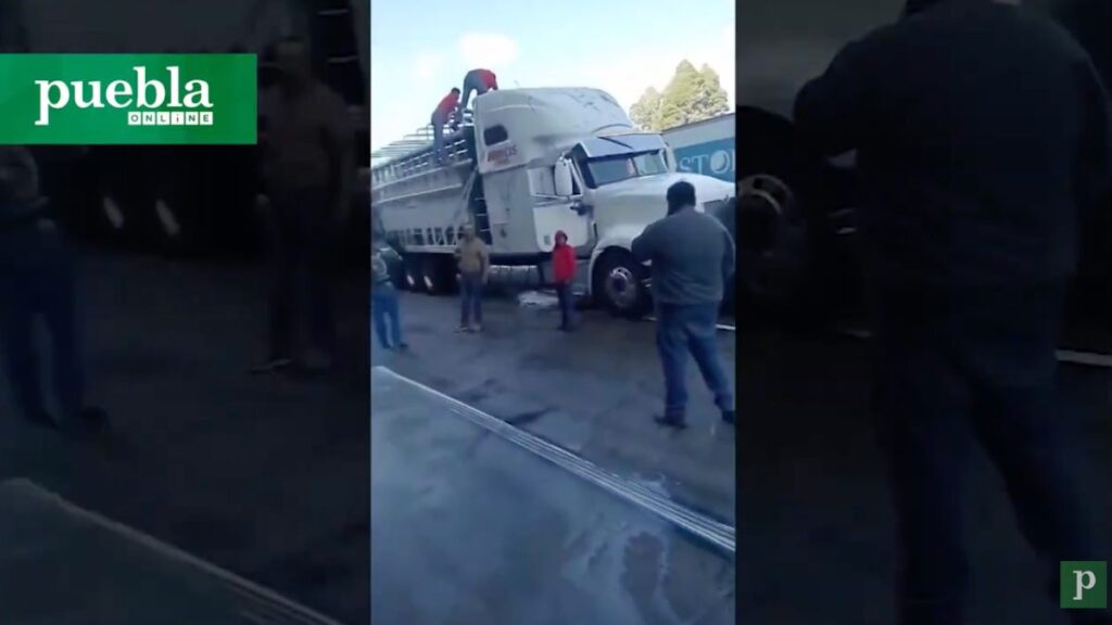Un muerto y 30 heridos en carambola en la autopista México Puebla a la altura de Río Frío