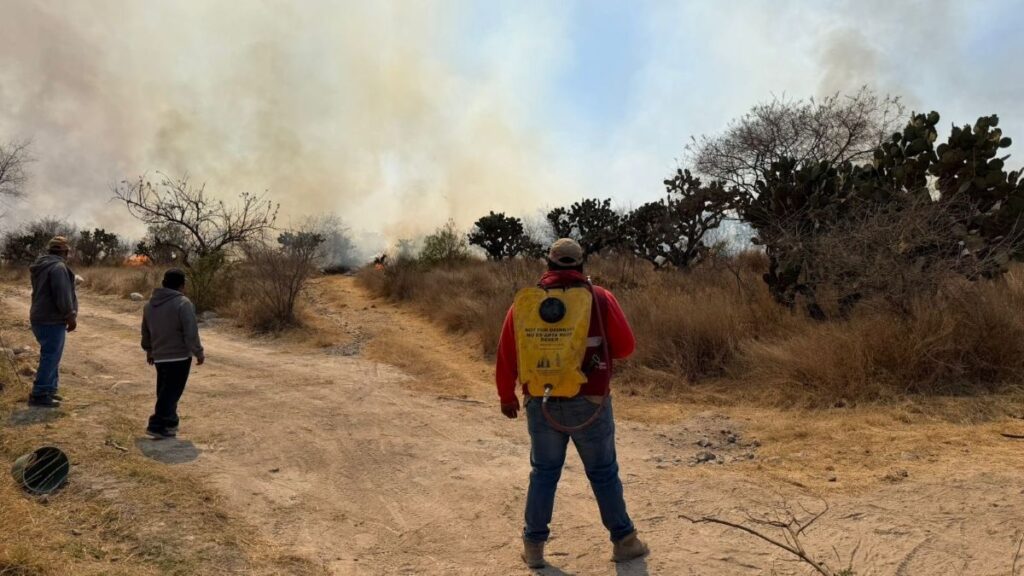 Acciones contra incendio en el cerro Colorado