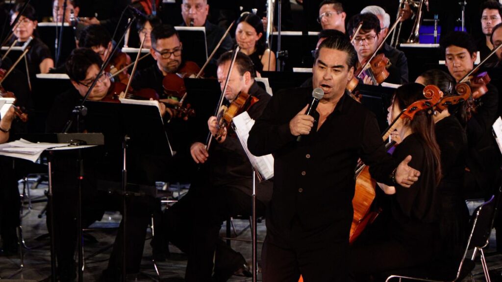 Rafael Moreno Valle Buitrón y María Salazar regalaron noche musical a las madres poblanas
