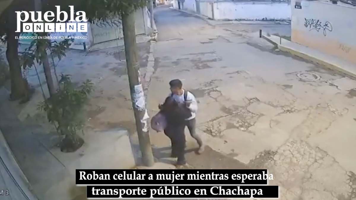 Roban celular a mujer mientras esperaba transporte público en Chachapa, Puebla