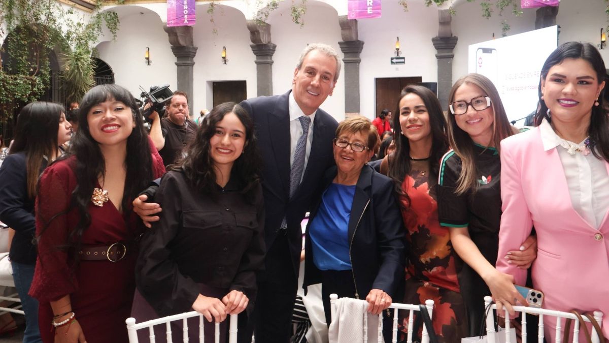 Alcalde Chedraui reconoce a mujeres que inspiran y transforman Puebla